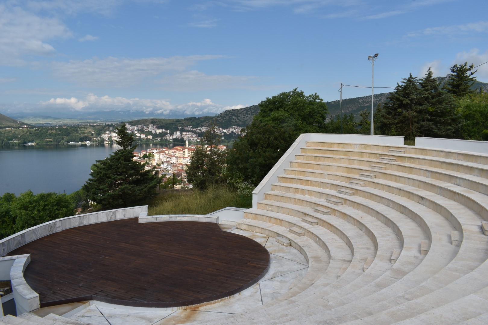 theatro-vounou-kastoria.jpg