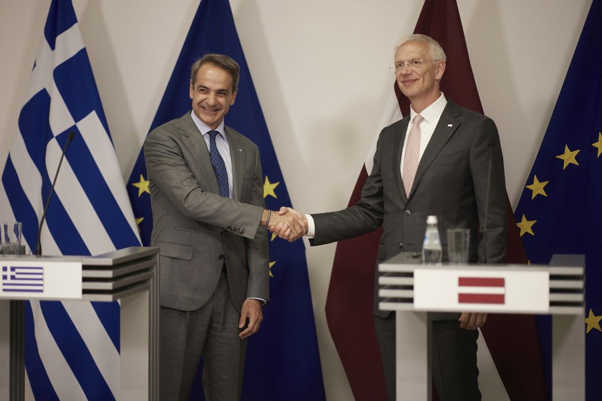 mitsotakis-karins-letonia-latvia-ioulios-2023b.jpg