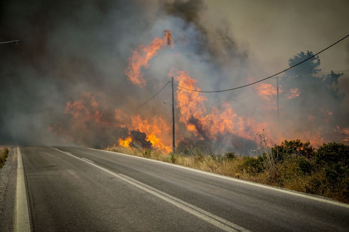 pyrkagia-rodos-ioulios-evdomi-imera-ekkenoseis2.jpg