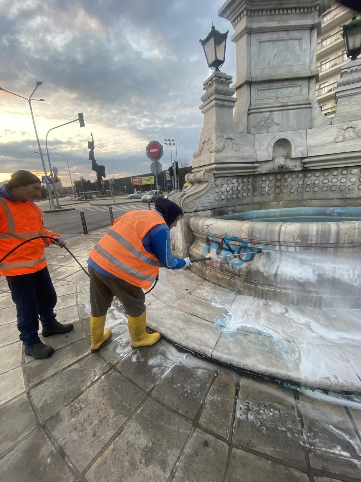 sintrivani-vandalismos-thessaloniki2.jpg