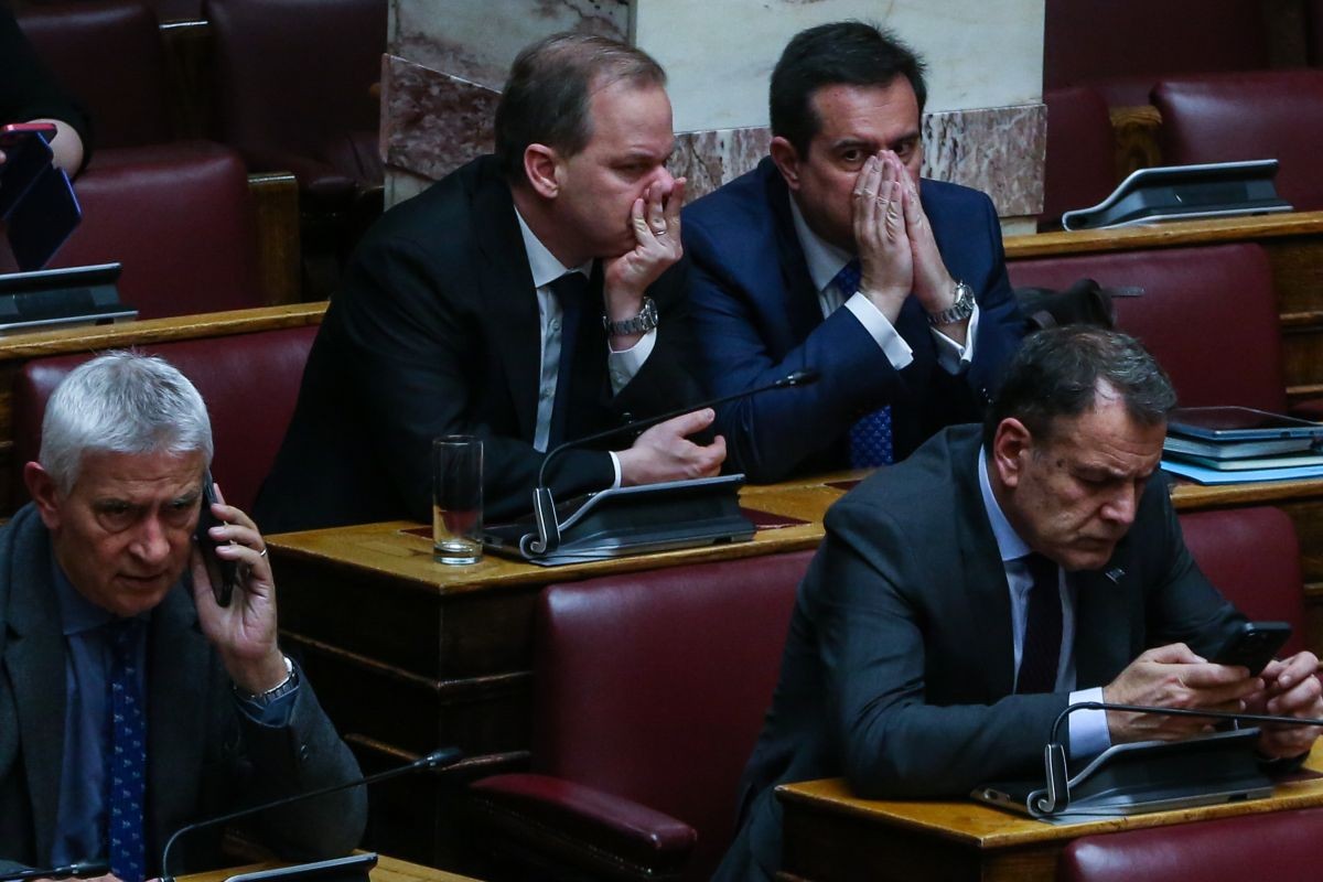 tempi-protasi-dyspistias-4-karamanlis-mitarakis.jpg