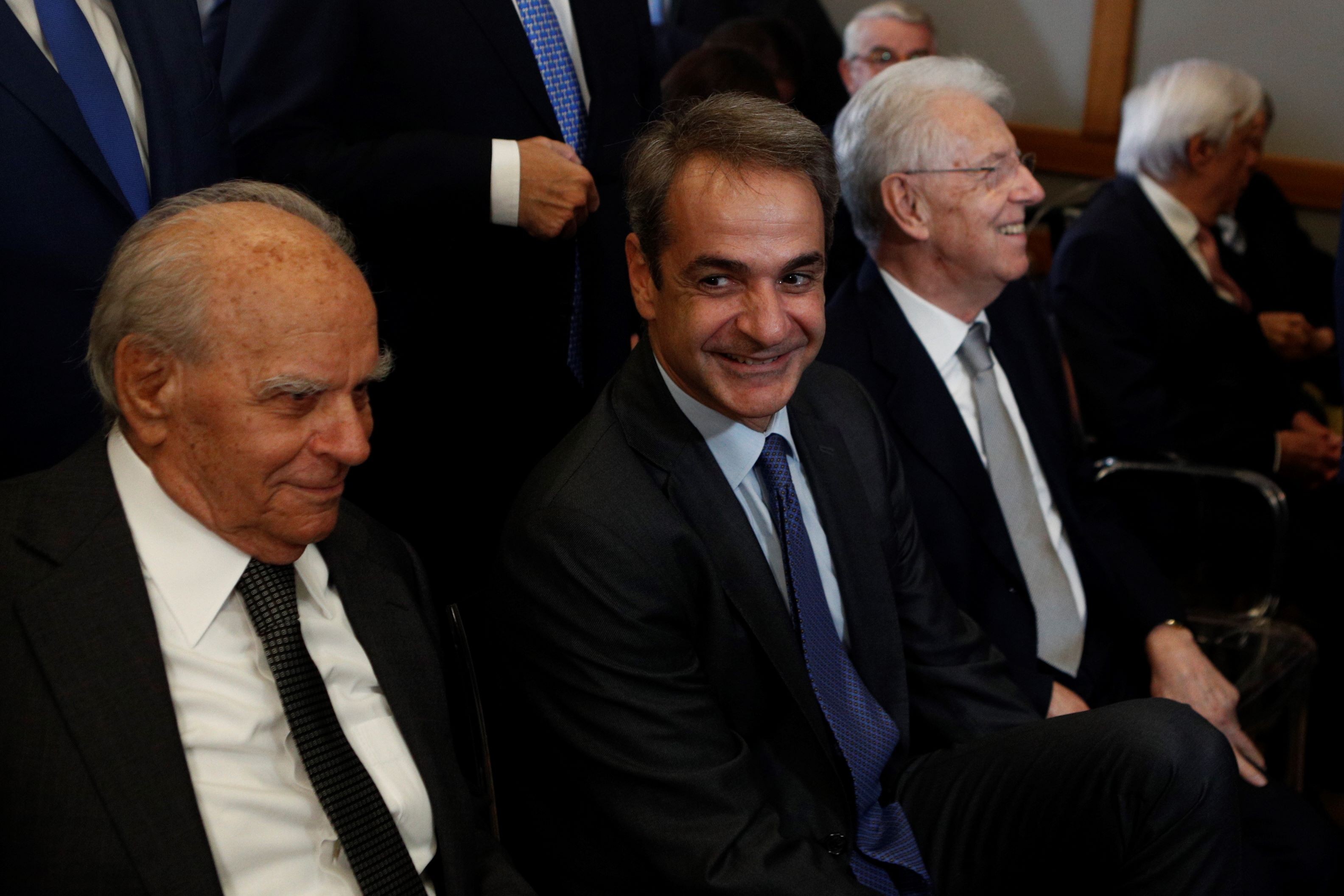 mitsotakis-idryma-karananli.jpg