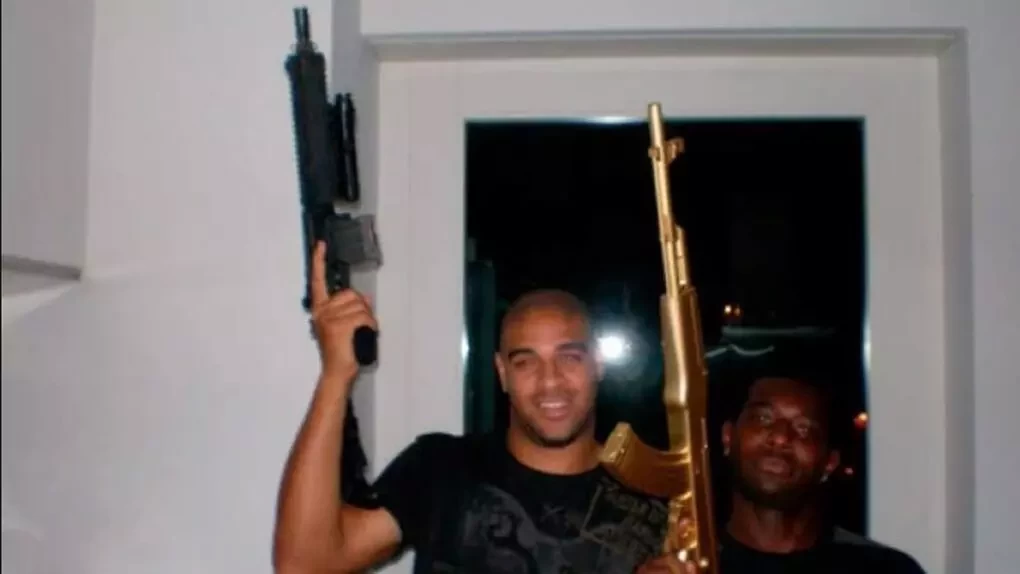 adriano-gun.webp