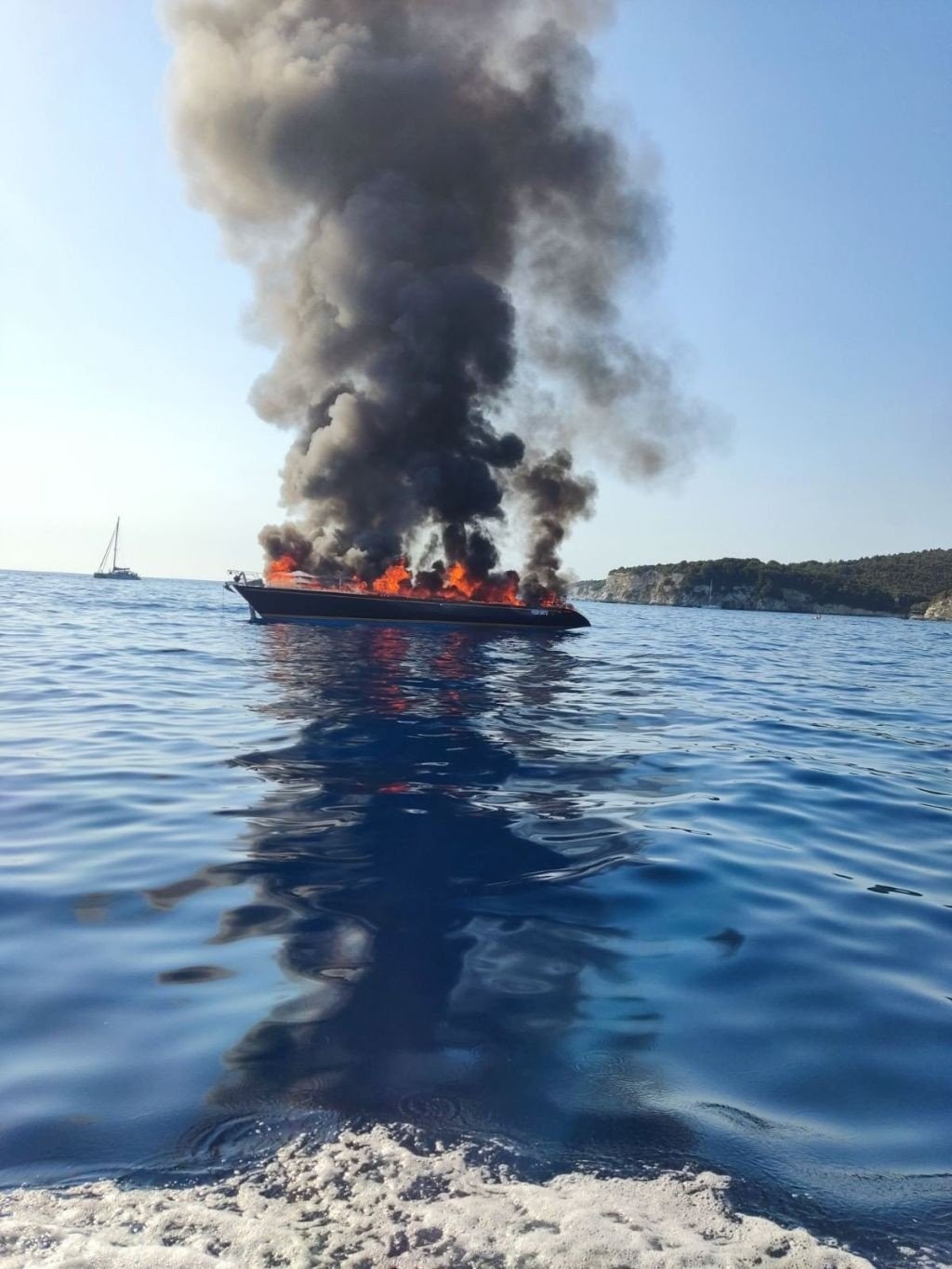 Un voilier a pris feu à Paxos