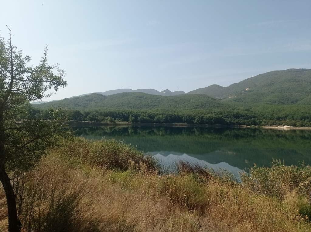 Le lac inconnu de Zaravina à Pogoni (photo)