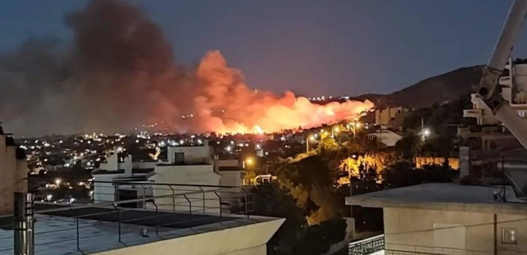 Στη φυλακή μαμά και γιος που κατηγορούνται για 6 εμπρησμούς στη Νέα Μάκρη