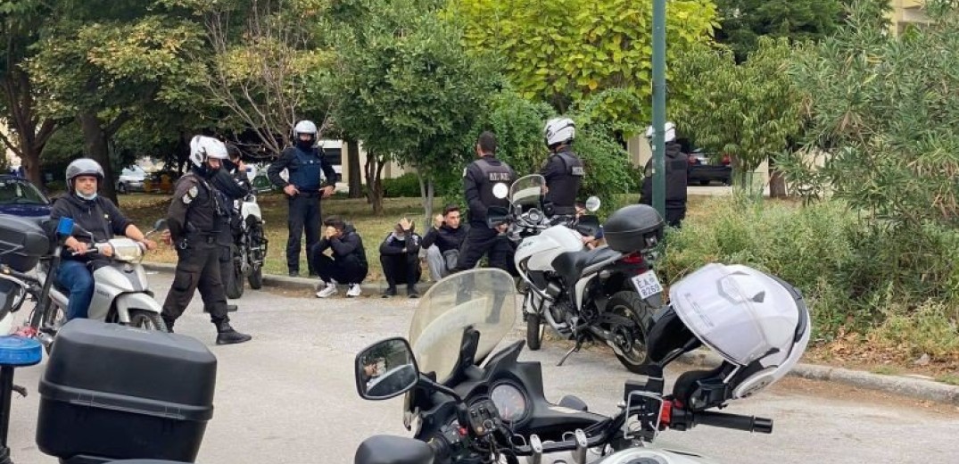 ΕΠΑΛ Ευόσμου: Οκτώ συλλήψεις και σοκ από πανό με νεοναζιστικό περιεχόμενο (βίντεο, φωτ.)