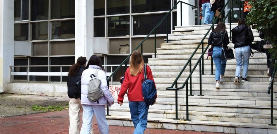 Το «φιλί της ζωής» έδωσαν οι φοιτητές στη Θεσσαλονίκη