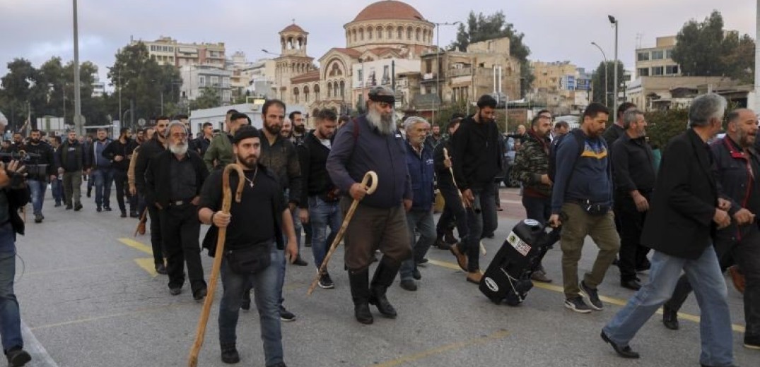 «Απόβαση» 1.500 αγροτών της Κρήτης στον Πειραιά - Μεταβαίνουν στο υπ. Αγροτικής Ανάπτυξης