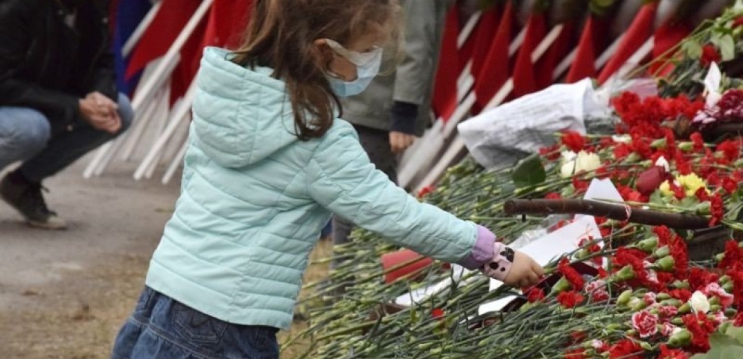 Επέτειος Πολυτεχνείου: Φόρος τιμής στους αγωνιστές από πλήθος κόσμου (Φωτ.)