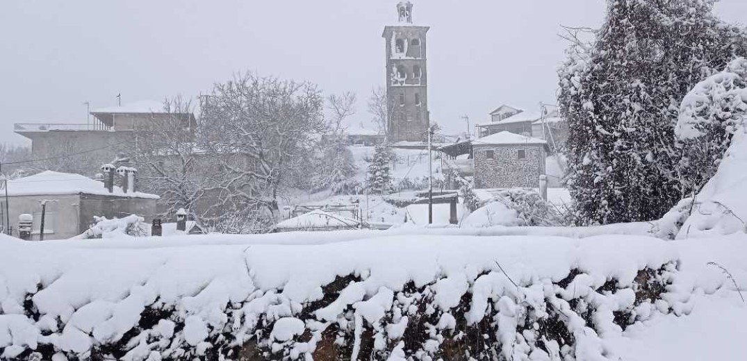 Χιόνι ως το γόνατο και -6 βαθμοί στη Βροντού Σερρών - Δείτε βίντεο