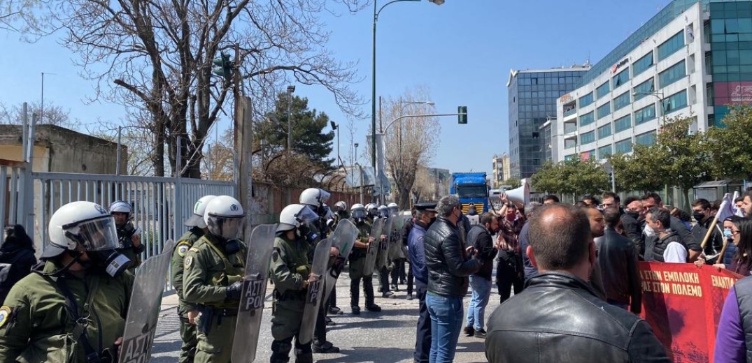 Ολοκληρώθηκε η συγκέντρωση ΓΣΕΕ στο ΕΚΘ -Προσαγωγές και ένας τραυματίας στην πορεία στο λιμάνι (βίντεο, φωτ.)