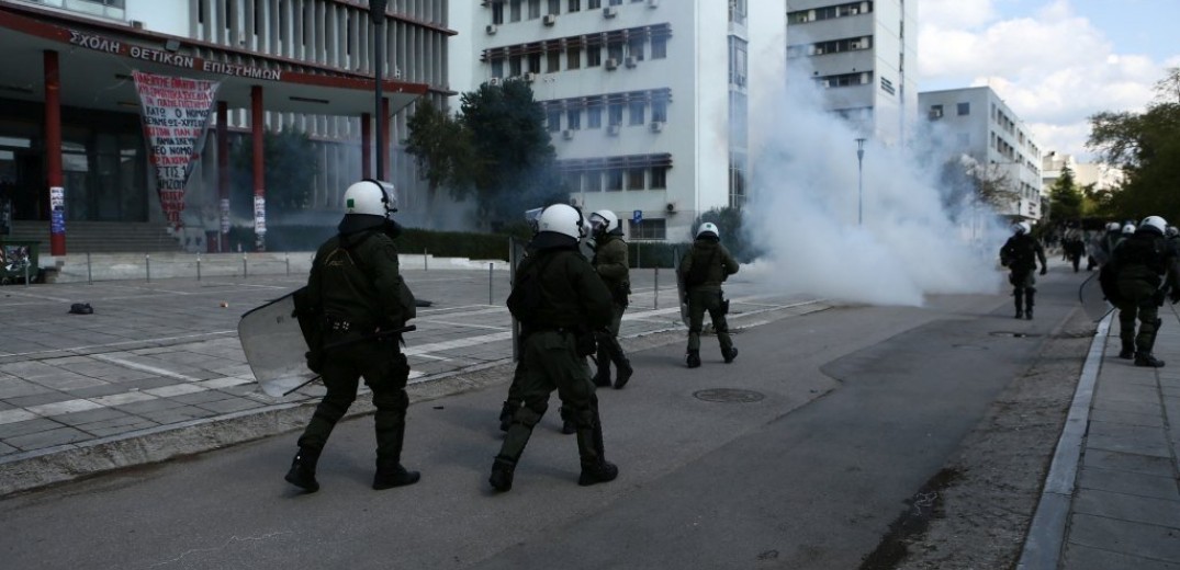 Στον εισαγγελέα οι δύο συλληφθέντες για τα επεισόδια στο ΑΠΘ - Συγκέντρωση συμπαράστασης στα Δικαστήρια