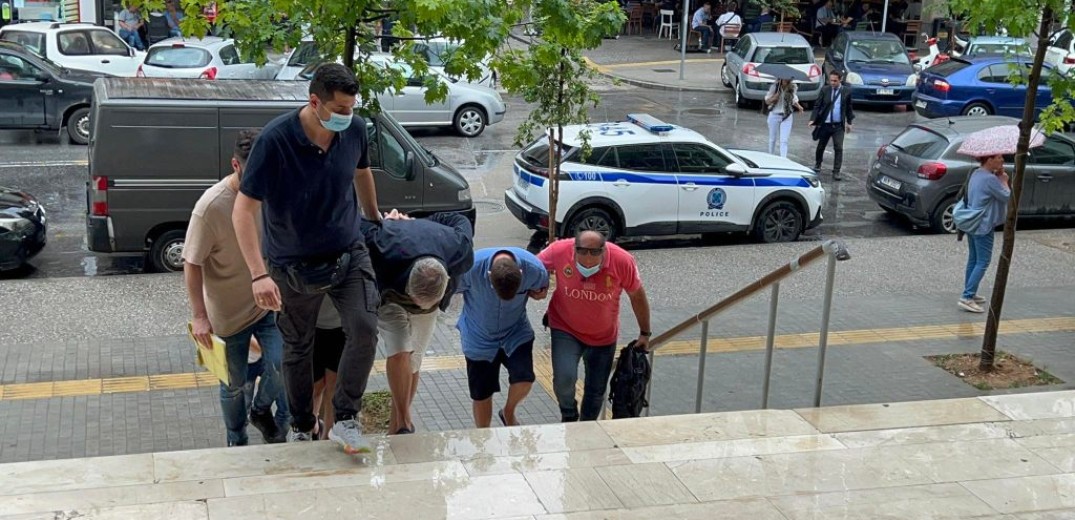 Θεσσαλονίκη: Μπλόκο σε 300 κιλά κοκαΐνης, αξίας πάνω από 10 εκατ. ευρώ, από την ΕΛΑΣ - Ποινικές διώξεις στους τέσσερις συλληφθέντες (βίντεο)