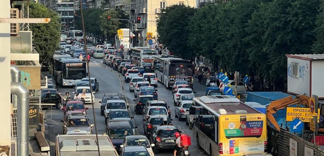 Τέλη κυκλοφορίας: Ποιοι και πώς μπορούν να πληρώσουν με το μήνα (βίντεο)