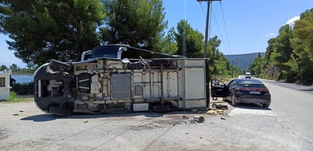 Σοκαριστικό τροχαίο στη Χαλκιδική - Τούμπαρε τροχόσπιτο στη Βουρβουρού (φωτ.)