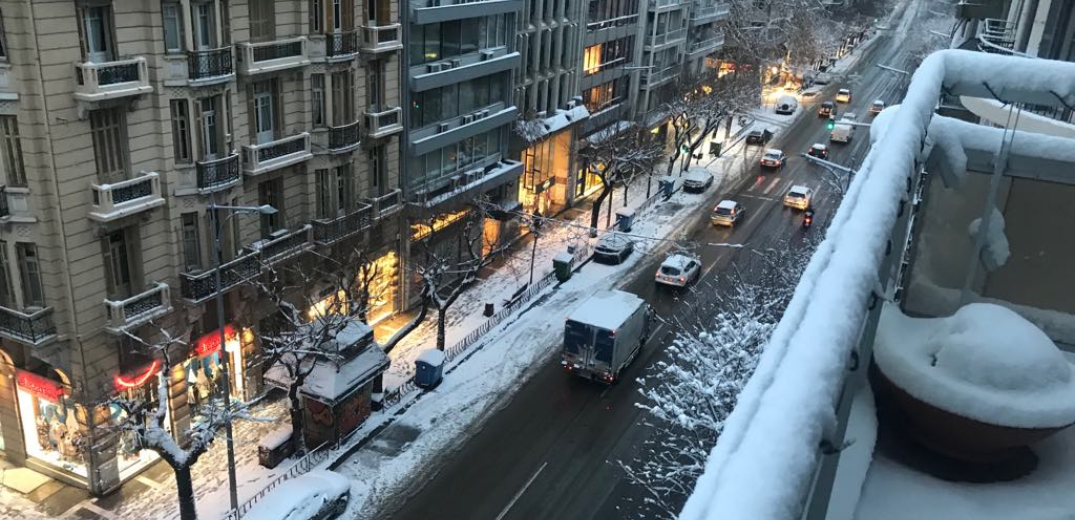 Με ρίψεις αλατιού και θαλασσινού νερού συνεχίζει ο δήμος Θεσσαλονίκης