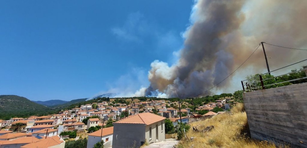 Λέσβος: Εκκενώνεται η Βρίσα 