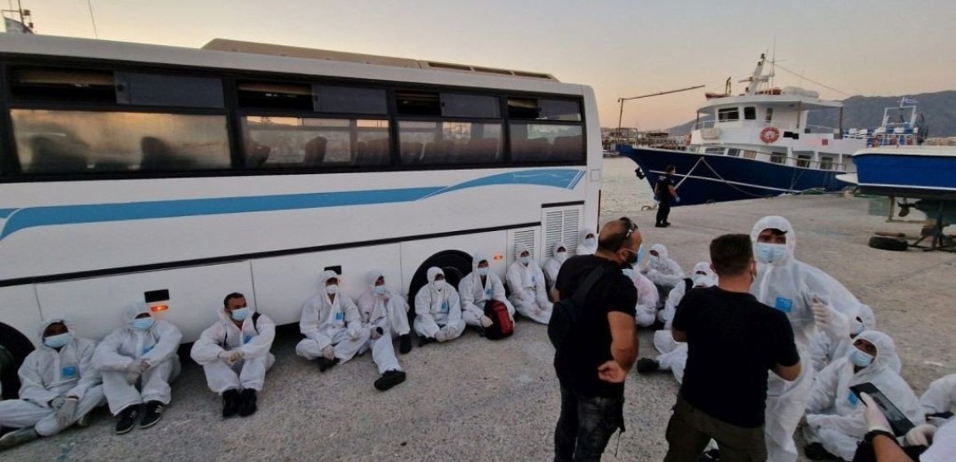 Σε λιμάνι της Κω μεταφέρθηκαν 27 διασωθέντες από το ναυάγιο στη Ρόδο - Συνεχίζεται η επιχείρηση διάσωσης (βίντεο & φωτ.)