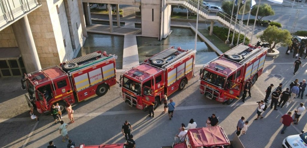 Γέμισε... Ρουμάνους πυροσβέστες το δημαρχείο της Θεσσαλονίκης (φωτ.)