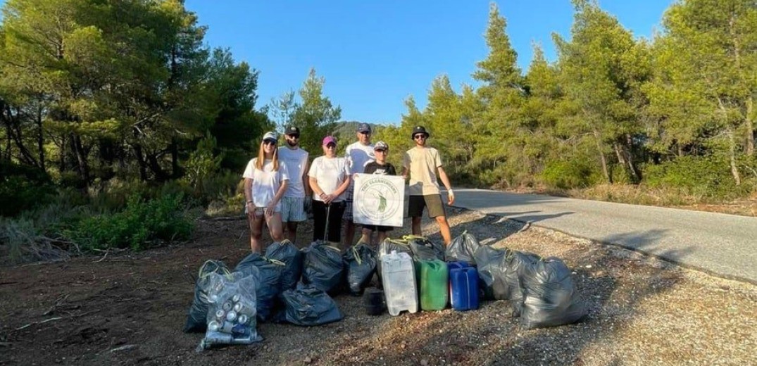 Oι Cleaningans καθάρισαν περιοχή στη Σιθωνία (φωτ.)