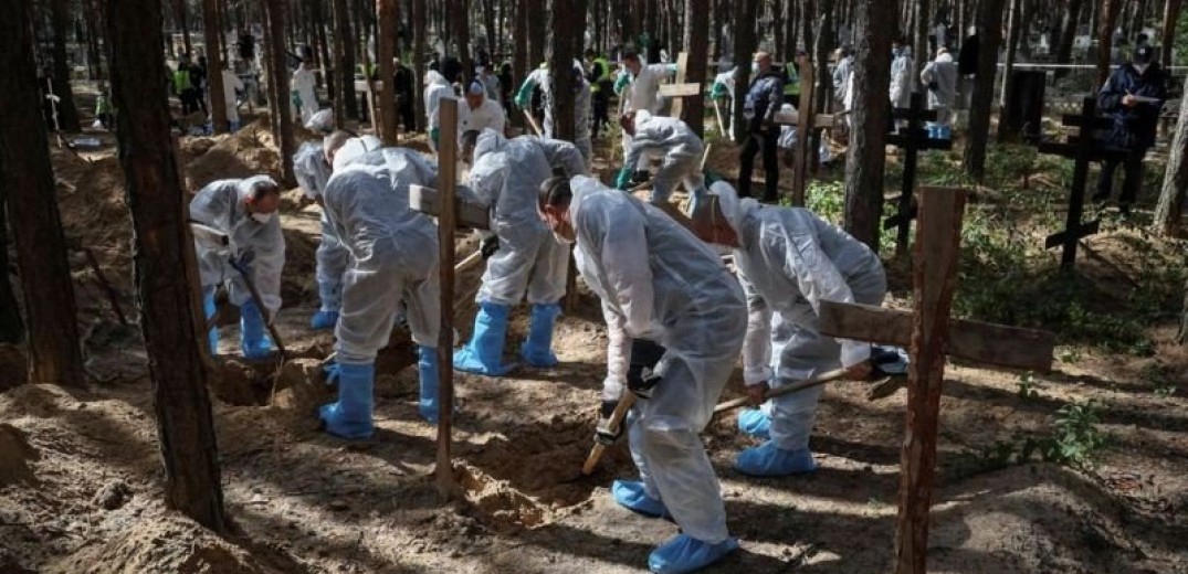 Φρίκη στην Ουκρανία: Άλλοι δύο ομαδικοί τάφοι βρέθηκαν στην Ιζιούμ, λέει ο Ζελένσκι