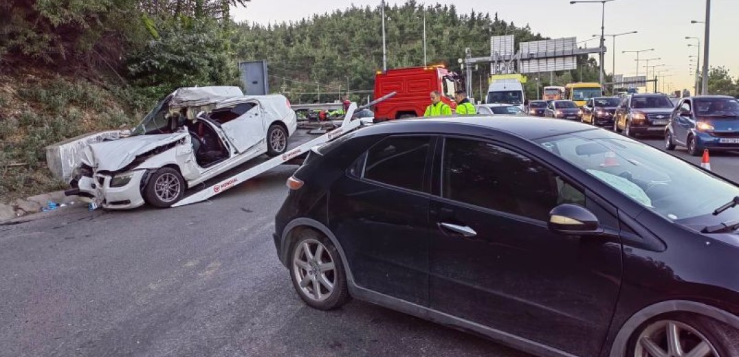 Σοβαρό τροχαίο στον περιφερειακό με δύο τραυματίες - Με δυσκολία η κυκλοφορία οχημάτων (φωτ.)