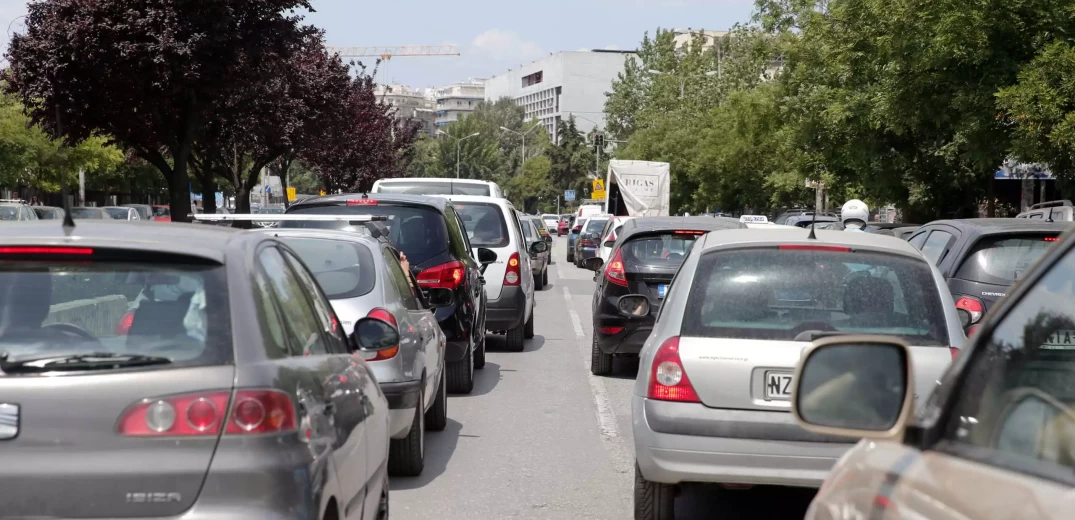 Στενάζει η Θεσσαλονίκη από 2 εκατομμύρια μετακινήσεις με ΙΧ κάθε μέρα