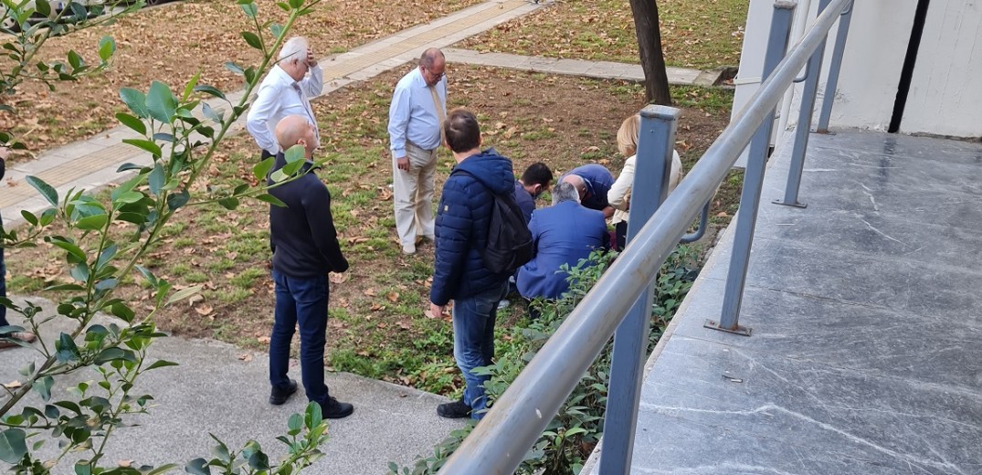 Θεσσαλονίκη: Φοιτητής έπεσε από τον τρίτο όροφο της Νομικής Σχολής του ΑΠΘ (φωτ.)