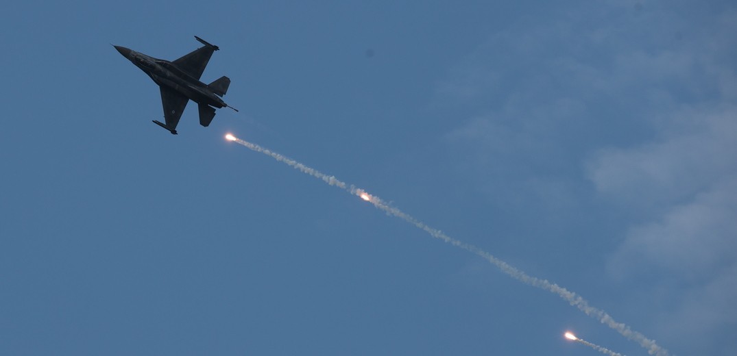 Πτώση F-16: Μιάμιση ώρα πάλευε στην ανοιχτή θάλασσα ο πιλότος