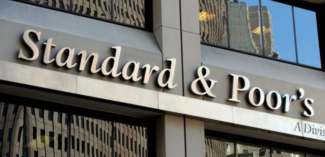 Standard & Poor’s: Ο οίκος αξιολόγησης αναβάθμισε τις ελληνικές τράπεζες