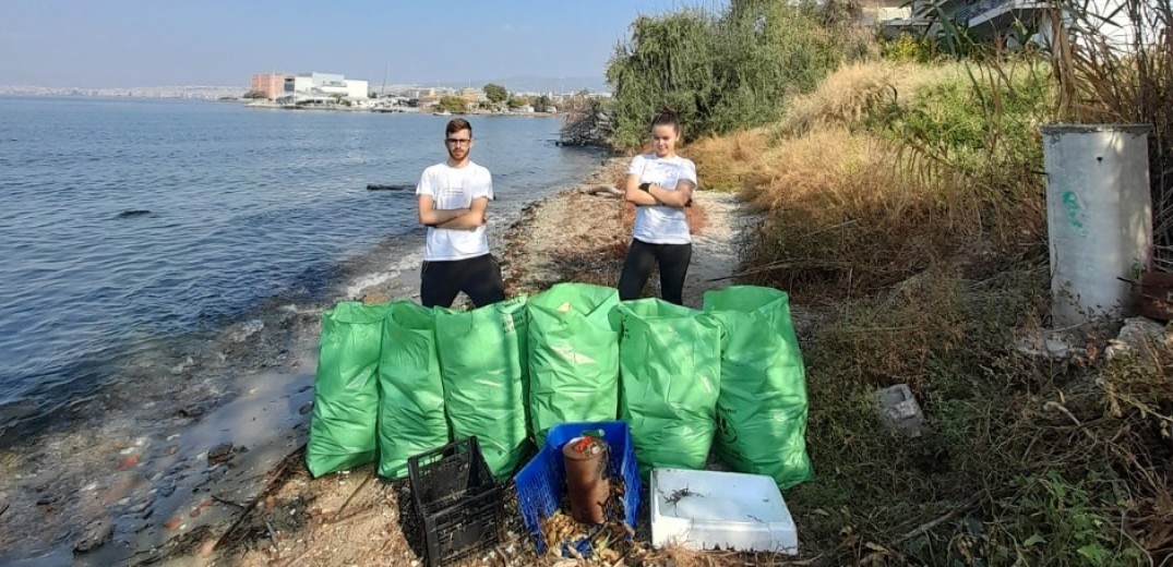 Οι Cleaningans έκαναν... λαμπίκο την παραλία μεταξύ Θεσσαλονίκης και Καλαμαριάς (φωτ.)