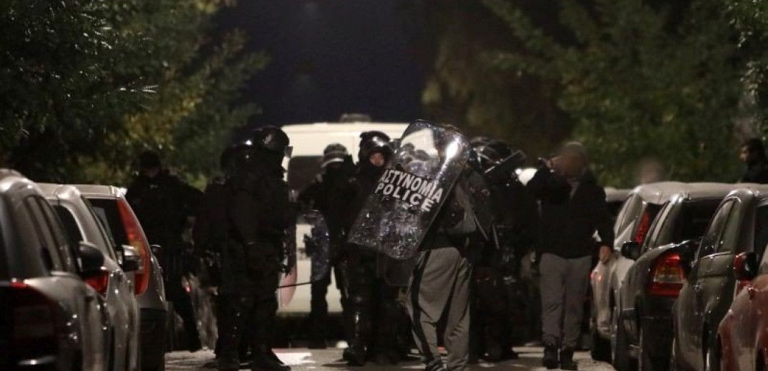 Επιχείρηση της ΕΛ.ΑΣ. στα Προσφυγικά: 78 συλλήψεις - Σοβαρά τραυματίες δύο αστυνομικοί