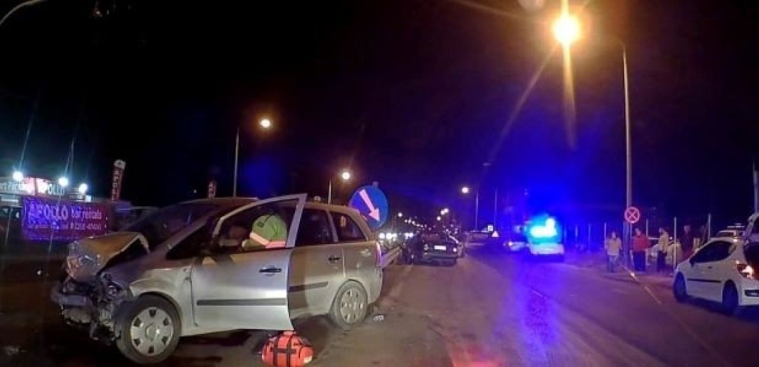 Θεσσαλονίκη: Τροχαίο με δύο τραυματίες και σοβαρές υλικές ζημιές 