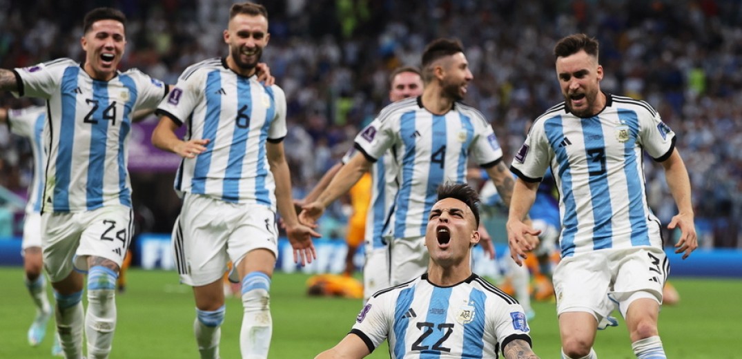 Δάκρυα χαράς για την Αργεντινή - Νίκησε την Ολλανδία στα πέναλτι και προκρίθηκε στα ημιτελικά του Μουντιάλ (βίντεο)