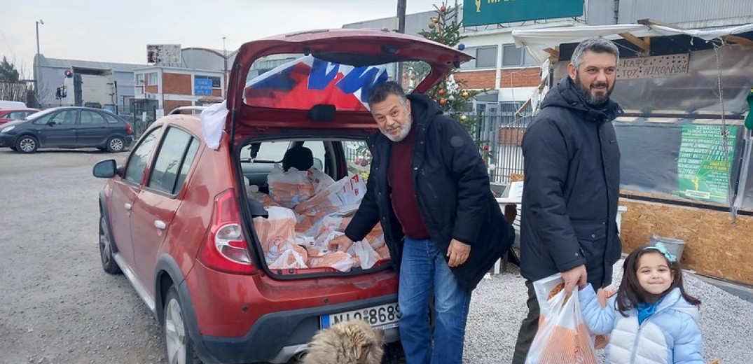 Θεσσαλονίκη: Το ΠΑΜΕ προσέφερε είδη πρώτης ανάγκης στους απεργούς της Μαλαματίνας (βίντεο)