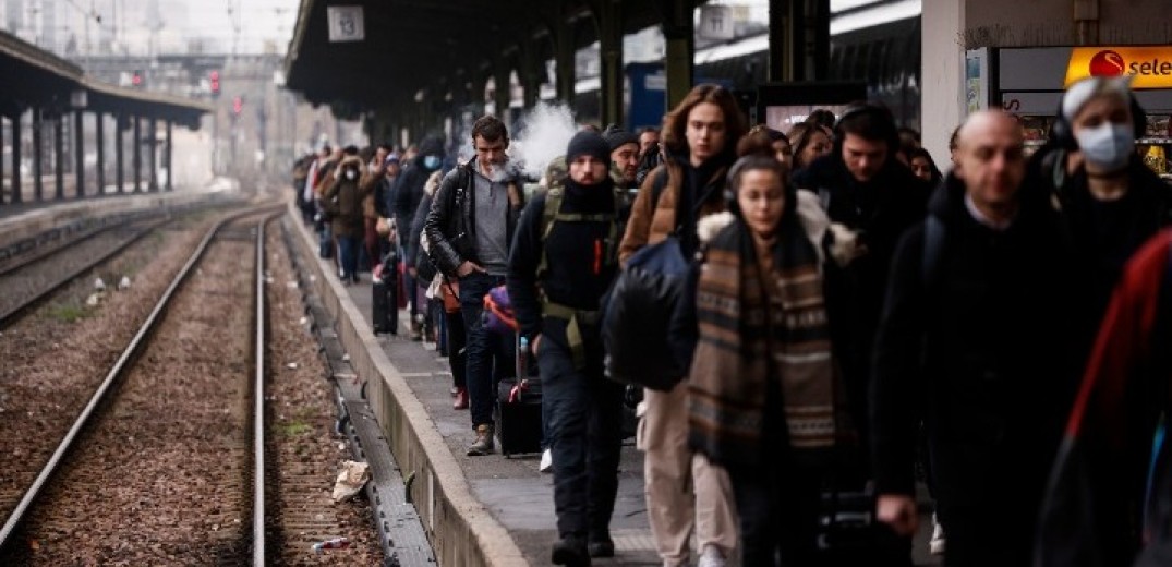 Γαλλία: «Χάσαμε τα Χριστούγεννα, σώσαμε την Πρωτοχρονιά» - Συμφωνία στο παρά 5 με το συνδικάτο των σιδηροδρομικών