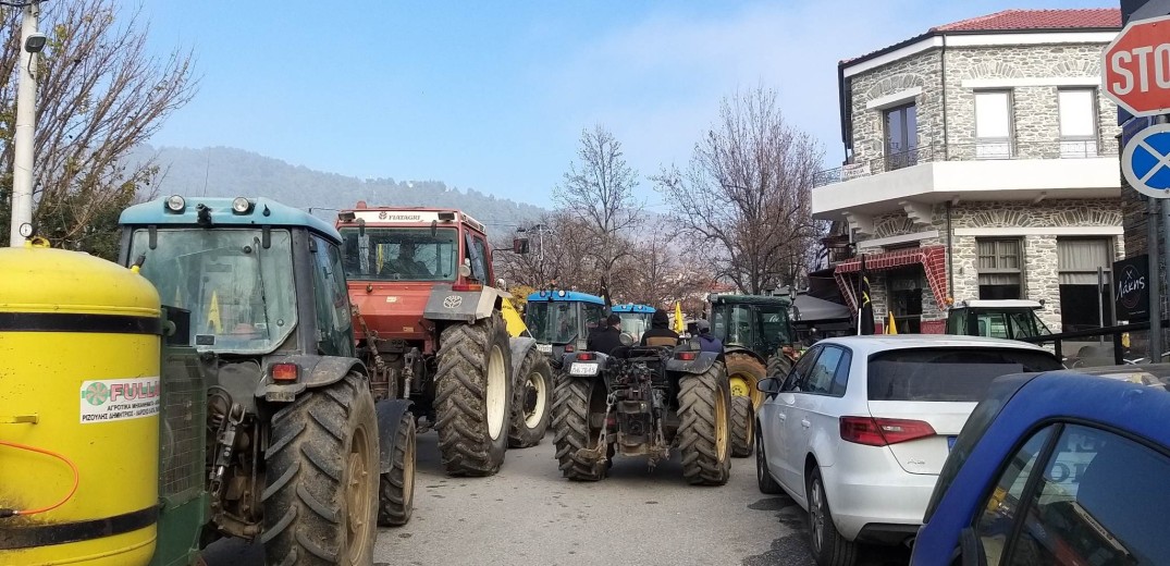 Θεσσαλονίκη: Ετοιμάζονται να βγάλουν τα τρακτέρ τους στο δρόμο οι αγρότες στα Βασιλικά