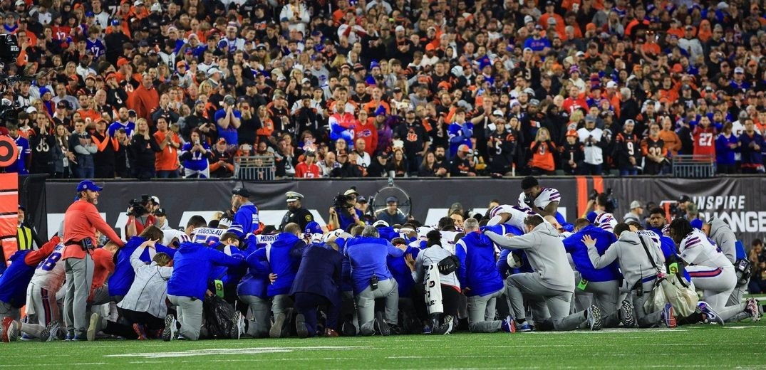 Ο αστέρας του NFL Νταμάρ Χάμλιν υπέστη ανακοπή την ώρα του αγώνα (βίντεο)