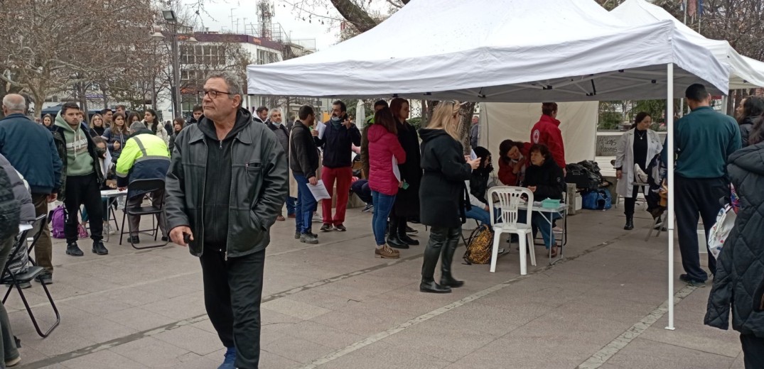 Τραγωδία στα Τέμπη: Η Λάρισα μια αγκαλιά για τους τραυματίες - Ουρές για να δώσουν αίμα (βίντεο, φωτ.)