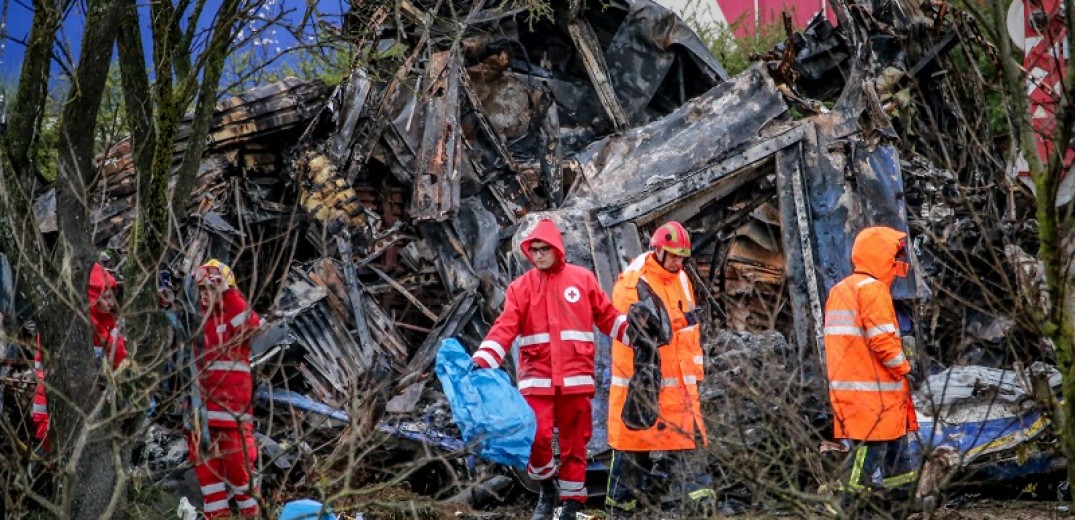 Τέμπη: Το δράμα των οικογενειών ατόμων που παραμένουν αγνοούμενοι - «Βρέθηκε μόνο ένα laptop» (βίντεο)