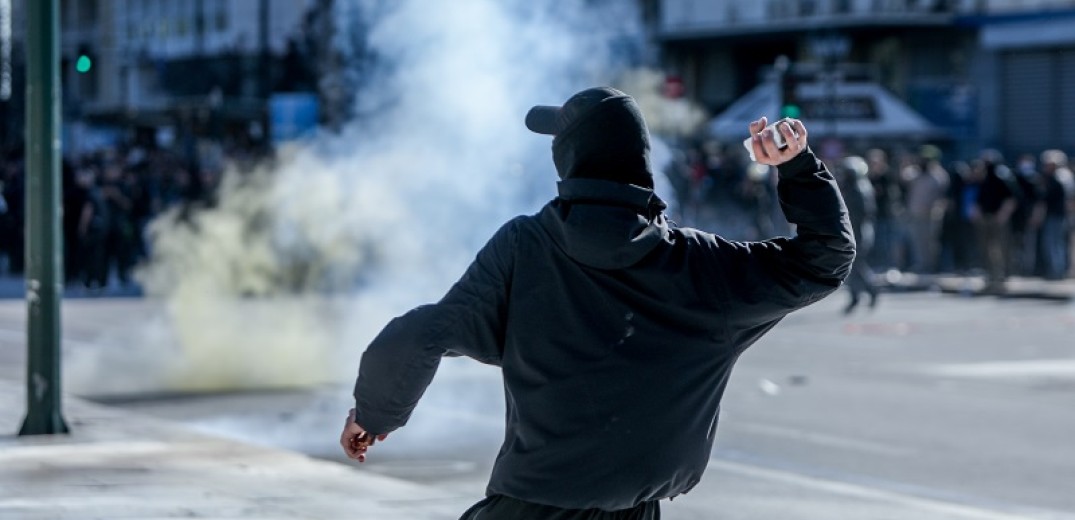 Θεσσαλονίκη: Φωτιές και οδοφράγματα στην Πόντου για τον θάνατο του 17χρονου Ρομά