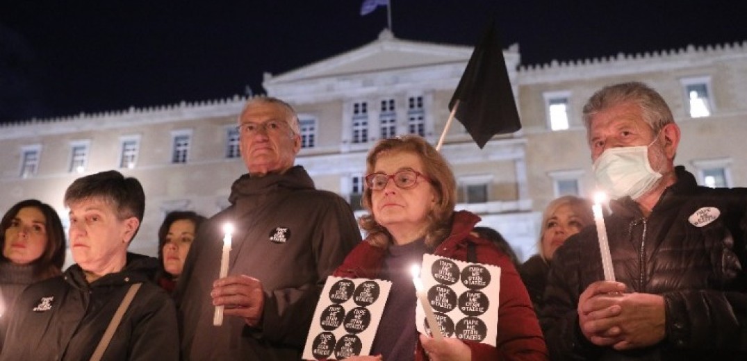 Επεισόδια στο Σύνταγμα στην πορεία διαμαρτυρίας για την σιδηροδρομική τραγωδία στα Τέμπη