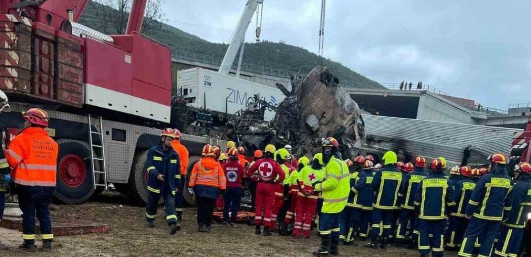 Τέμπη: Τελευταία πράξη του δράματος για δεκάδες οικογένειες - Ταυτοποιήθηκαν οι πρώτες σοροί 