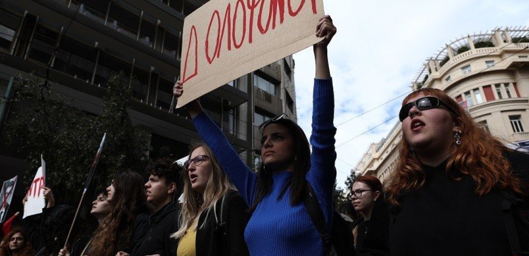Έγκλημα στα Τέμπη: Συγγενείς, φίλοι θυμάτων και πολίτες διαδηλώνουν στις Σέρρες για τον Κ. Καραμανλή