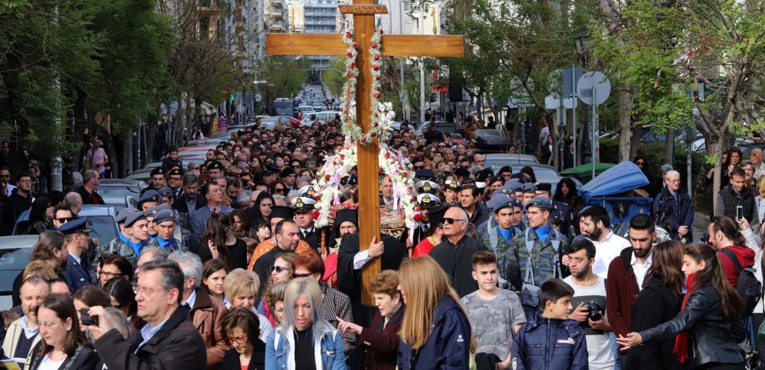 Θεσσαλονίκη: Μεγάλη συνάντηση πέντε Επιταφίων τη Μεγάλη Παρασκευή στην πλατεία Αριστοτέλους (βίντεο)