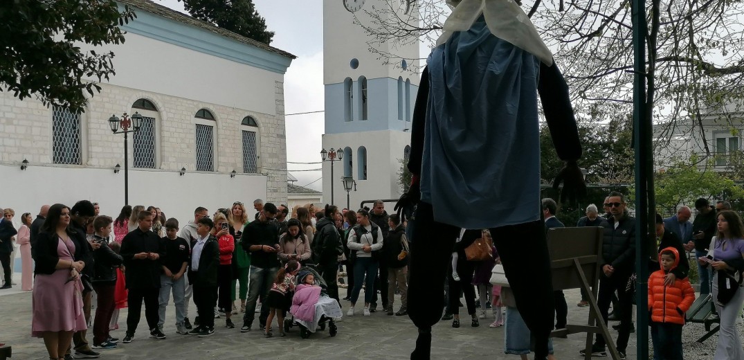 Αναβίωσε και φέτος το Κάψιμο του Ιούδα σε όλη τη χώρα (βίντεο, φωτ.)