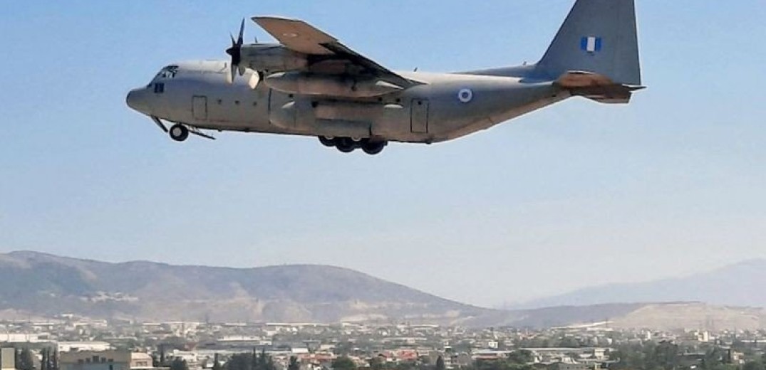 Απογειώθηκαν τα C-130 και C-27 με 15 κομάντος και γιατρούς για τον απεγκλωβισμό Ελλήνων στο Σουδάν (βίντεο)