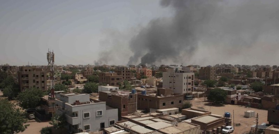 Στη δίνη εμφυλίου το Σουδάν: Σφοδρές μάχες κατά την 24ωρη εκεχειρία - «Εύθραυστη» η κατάπαυση πυρός 