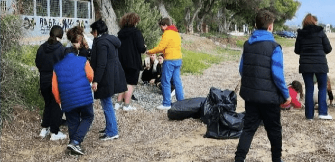 Χαλκιδική: Καθαρισμός ακτής Νέων Μουδανιών από τους μαθητές 